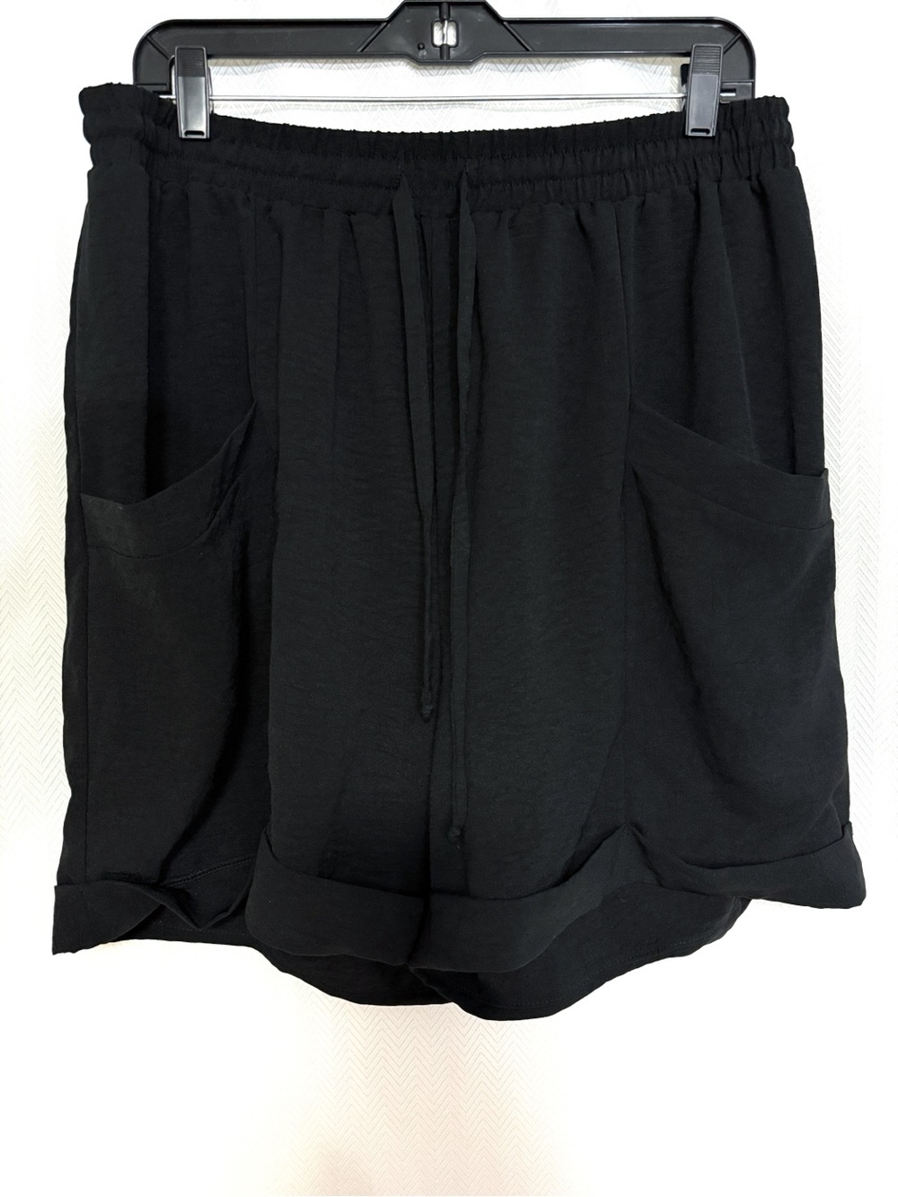 White Birch Women’s Black Drawstring Pocketed Shorts Size 1X